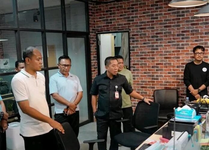 Sidak ke Sejumlah Dinas, Bupati Aep Pastikan Disiplin ASN dan Pelayanan Publik Tetap Berjalan Usai Libur Tahun Baru