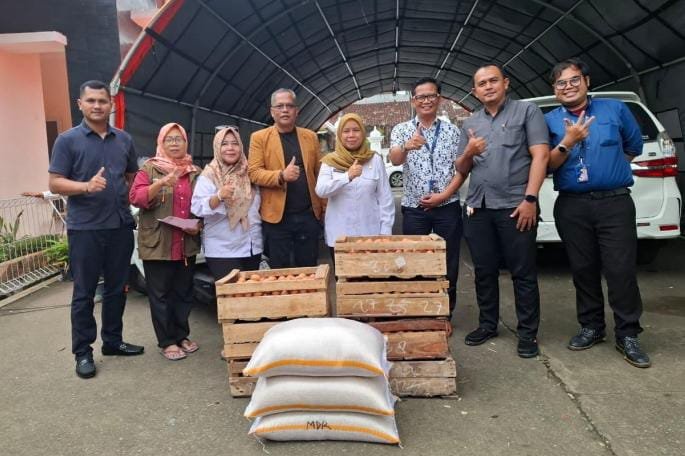 3 Bisnis Center Karawang dan PT CPKS Bantu Warga Tanjungpura Pascabanjir
