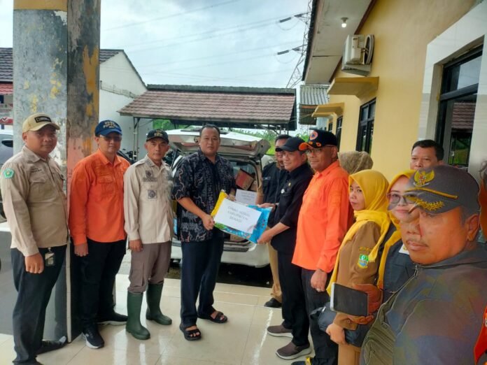 Dinsos Bekasi Hadir di Tengah Bencana, Bantuan Sembako Disalurkan ke 13 Kecamatan