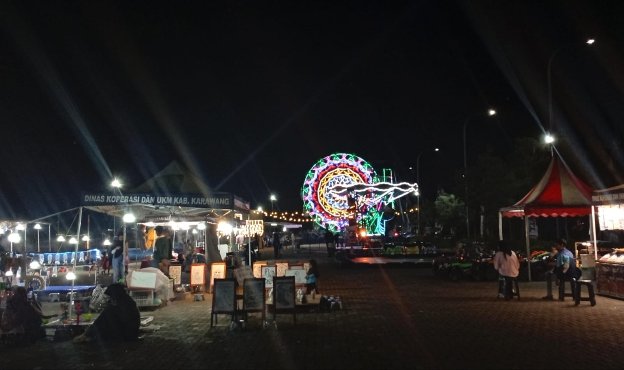 Lampu Warna-Warni dan Wahana Seru, Pasar Malam 3 Bisnis Centre Karawang Jadi Magnet Baru