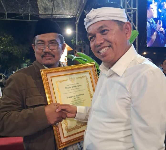 Karawang Juara 1 Festival Dugal Istimewa Jawa Barat