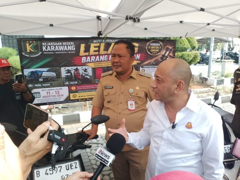 Kejari Karawang Buka Lelang Barang Rampasan, Harga Mulai Rp9 Ribu, Wabup Maslani Incar Bus