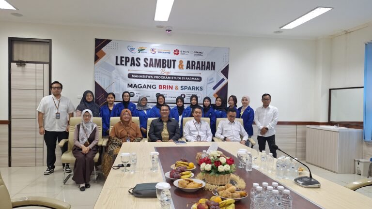 9 Mahasiswa Farmasi UBP Karawang Dilepas Magang di BRIN, Rektor Beri Pesan Ini